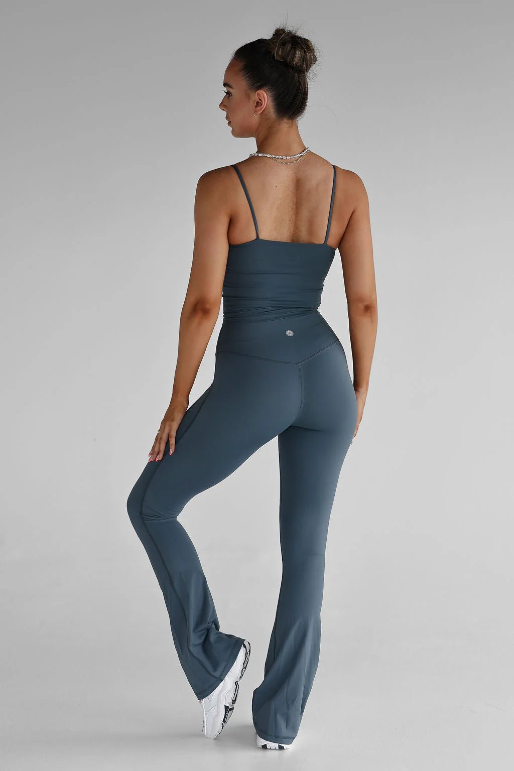 sculpt-flare-leggings-slate-981469.webp